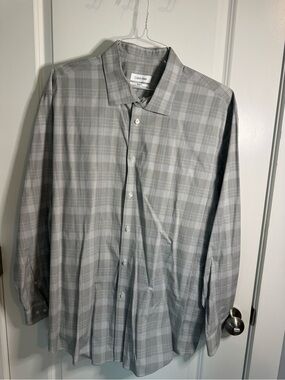Calvin Klein Men's Gray Plaid Button-Up Dress Shirt